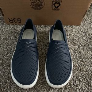 Size 5 women’s navy crocs